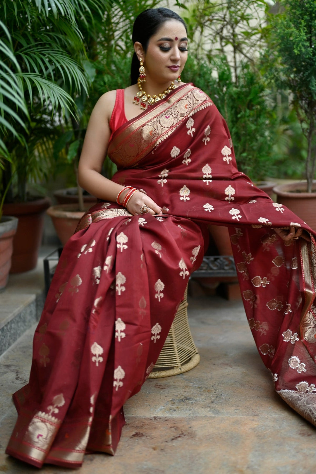 Mehroon Maheshwari Saree With Golden Motifs Pallu And Borders